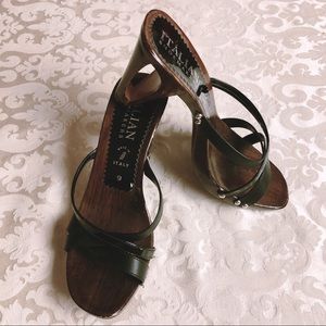 ITALIAN SHOEMAKERS SANDALS SIZE 9
